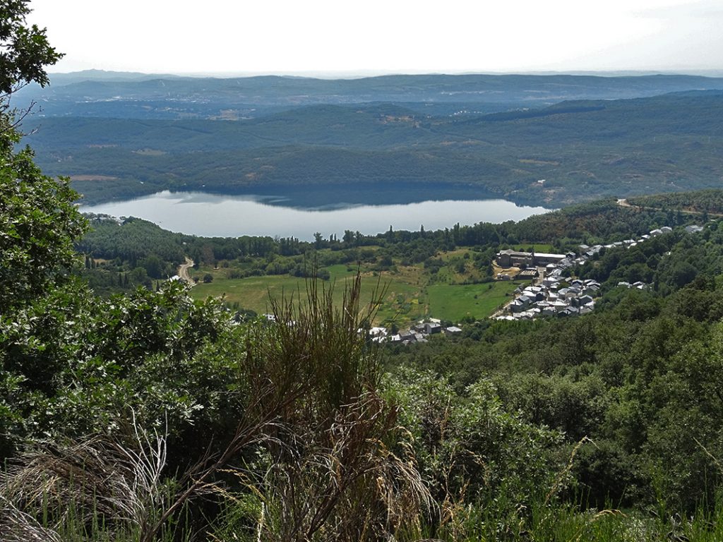 San Martín de Castañeda y el Lago de Sanabria